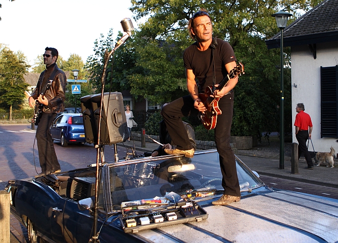 de hondenloper rechts vond het 'een hoop lawaai'; de hond had ook veel 'hoop'