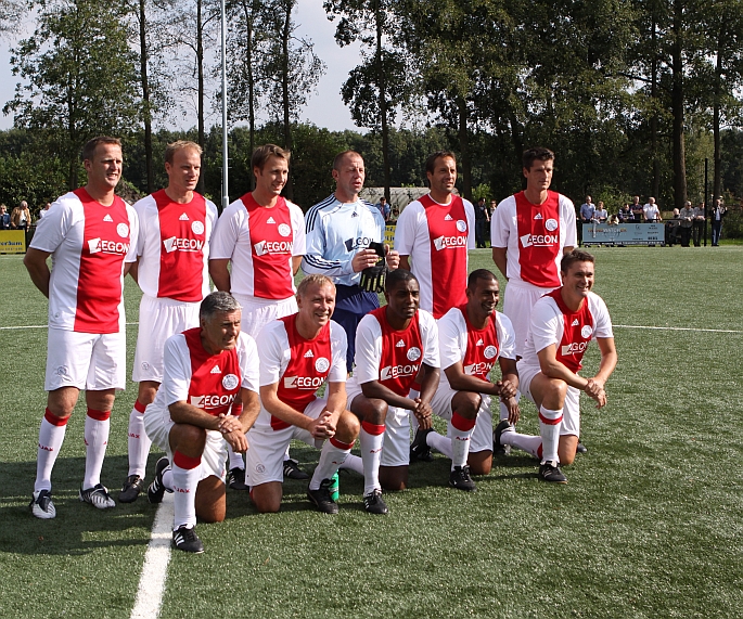 lucky ajax met dennis en sjaak en johnny en brian en nog meer godenzonen van toen en weleer