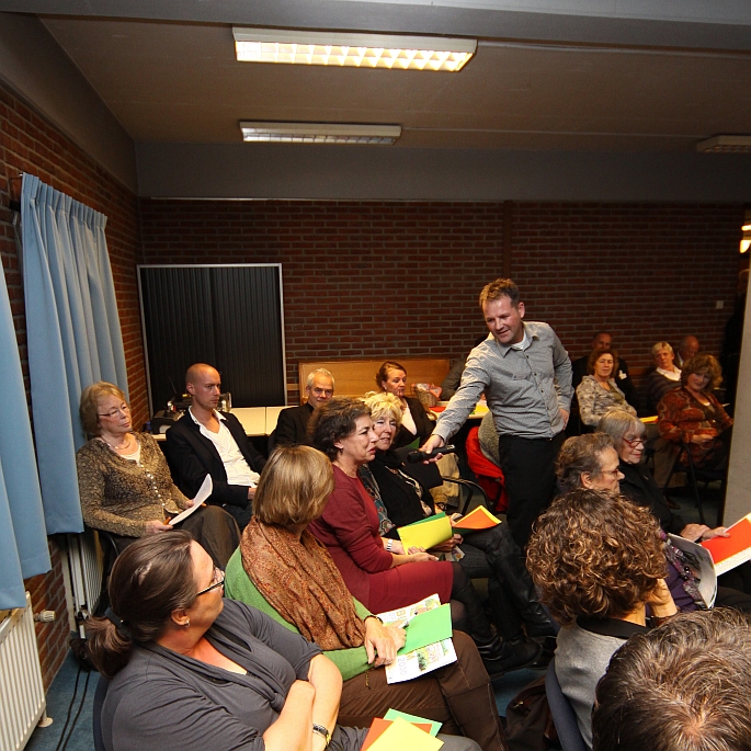 er hoort ook inspraak bij, input vanuit de zaal en samen- en tegenkwaak met discussietrekjes
