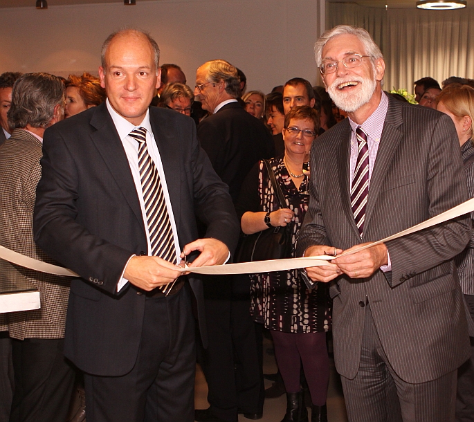 twee knipjes en de opening was een feit twee knipjes en de opening was een feit