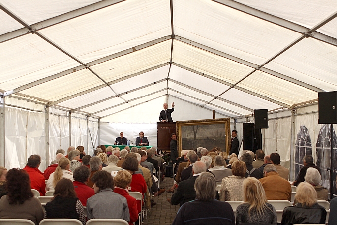benefietveiling bij kunsthandel studio 2000; hier gaat een mauve onder de hamer