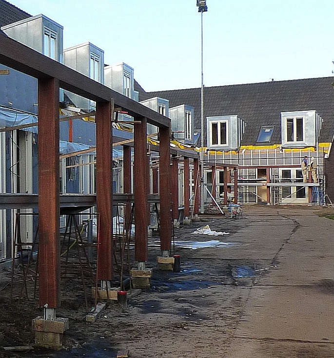 die pergola-achtige constructie, ook niet mooi