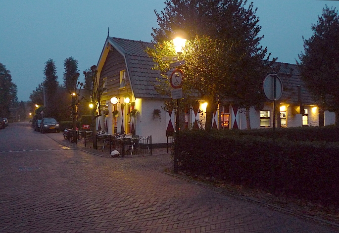 café d'ouwe tak aan de eemnesserweg; ook voor diner
