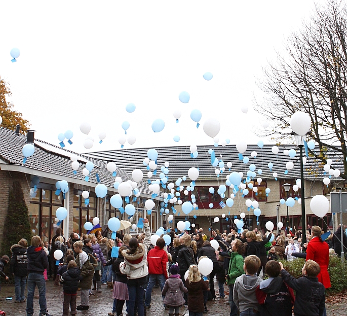 oplaten! wie het verst komt, krijgt een prijs en samen zijn ze ...