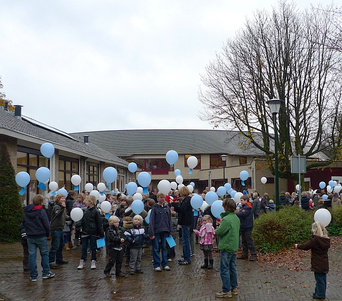dan naar buiten om iets met ballonnen te gaan doen