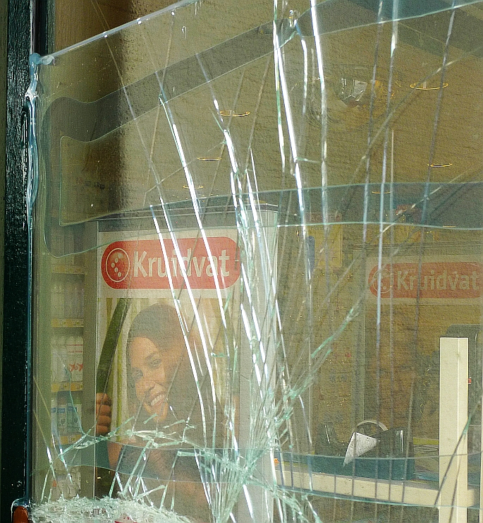 kruidvat, dorpsstraat, derde kraak in drie weken