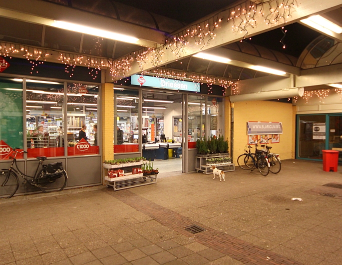 en vervolgens op de baas wachten die een paar biertjes en hopelijk ook wat brokkies koopt ...