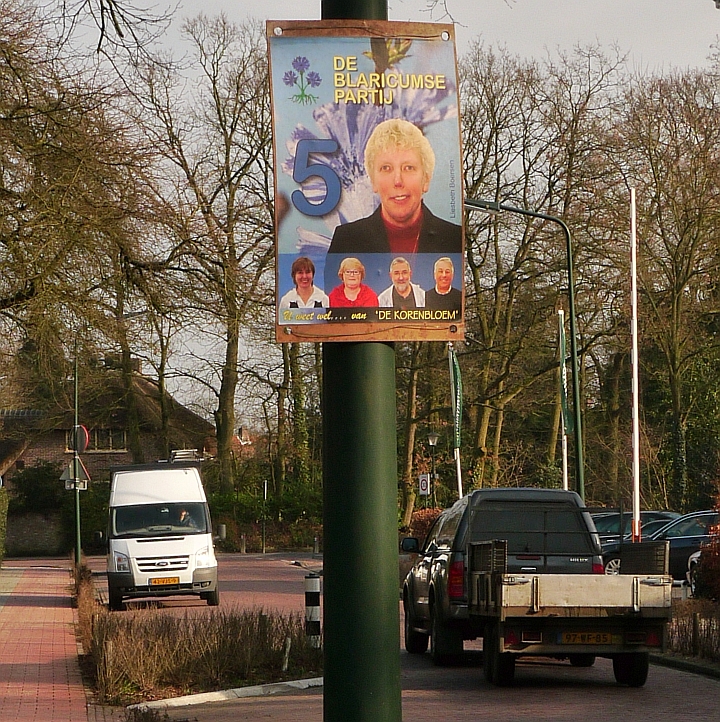 aan lantaarnpaal, naarderweg en elders