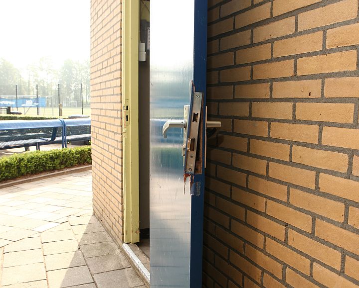 deur opengebroken