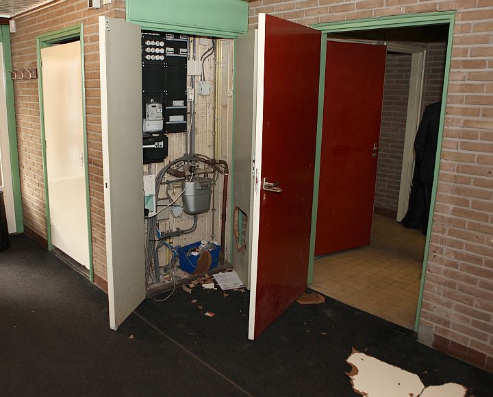 meterkast opengebroken en deels gesloopt