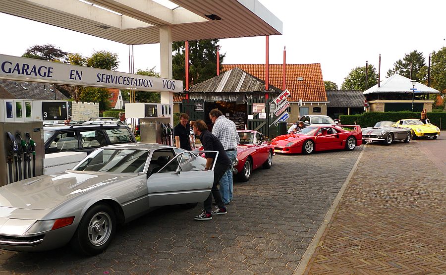ferrari's bereiden zich bij vos voor op oldtimers festival