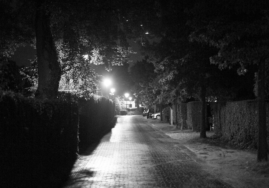 raadhuisstraat tussen middenweg en eemnesserweg