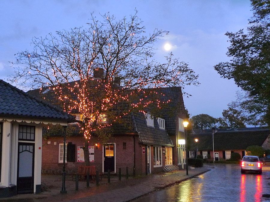 19:30 uur (maar niet vandaag); dorpsstraat