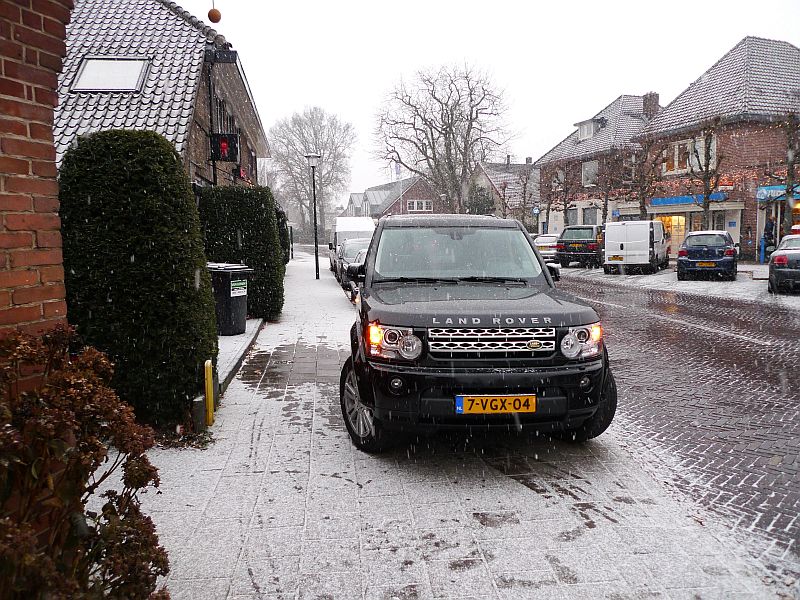 15:26 uur: stoeprover in de sneeuw 1 - om 16:36 uur stond 'ie er nog, zonder bon