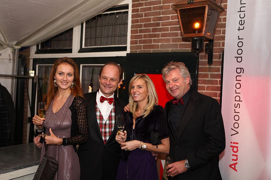 eduard schaepman (alg. directeur regus, 2e v. links) verwelkomt