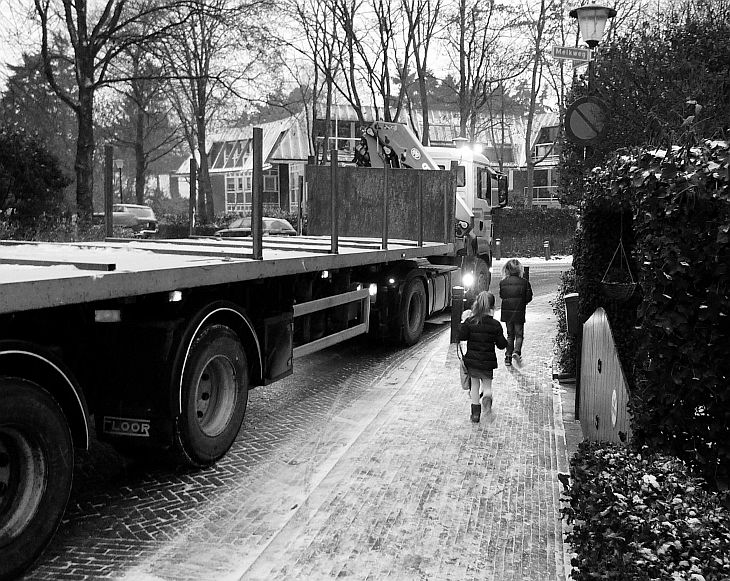 08:29 uur; bij school in Dorp