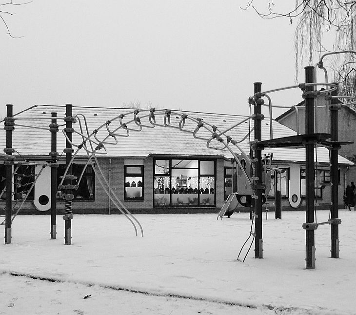 klimrek bij school Dorp
