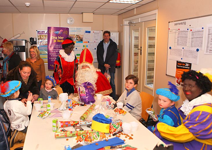 sint bezocht ook de pietentest, waar ...
