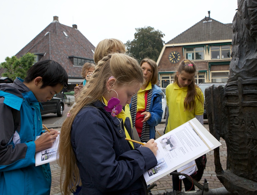 09:20 uur; bij de muziektent