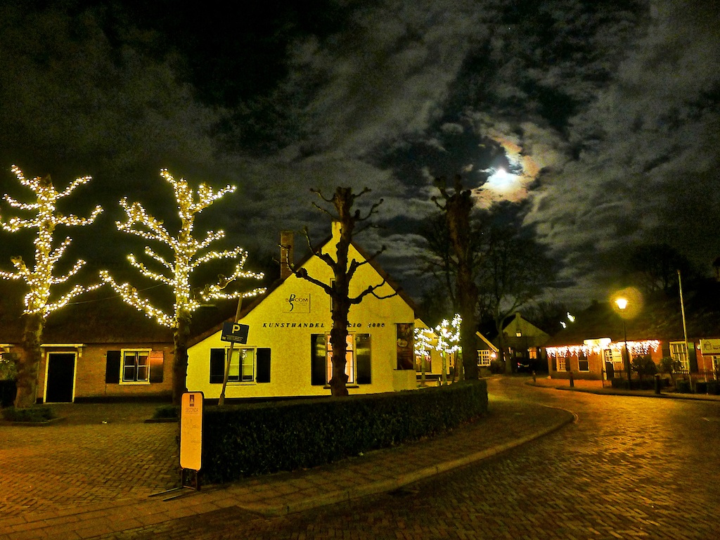20:45 uur; Dorpsstraat