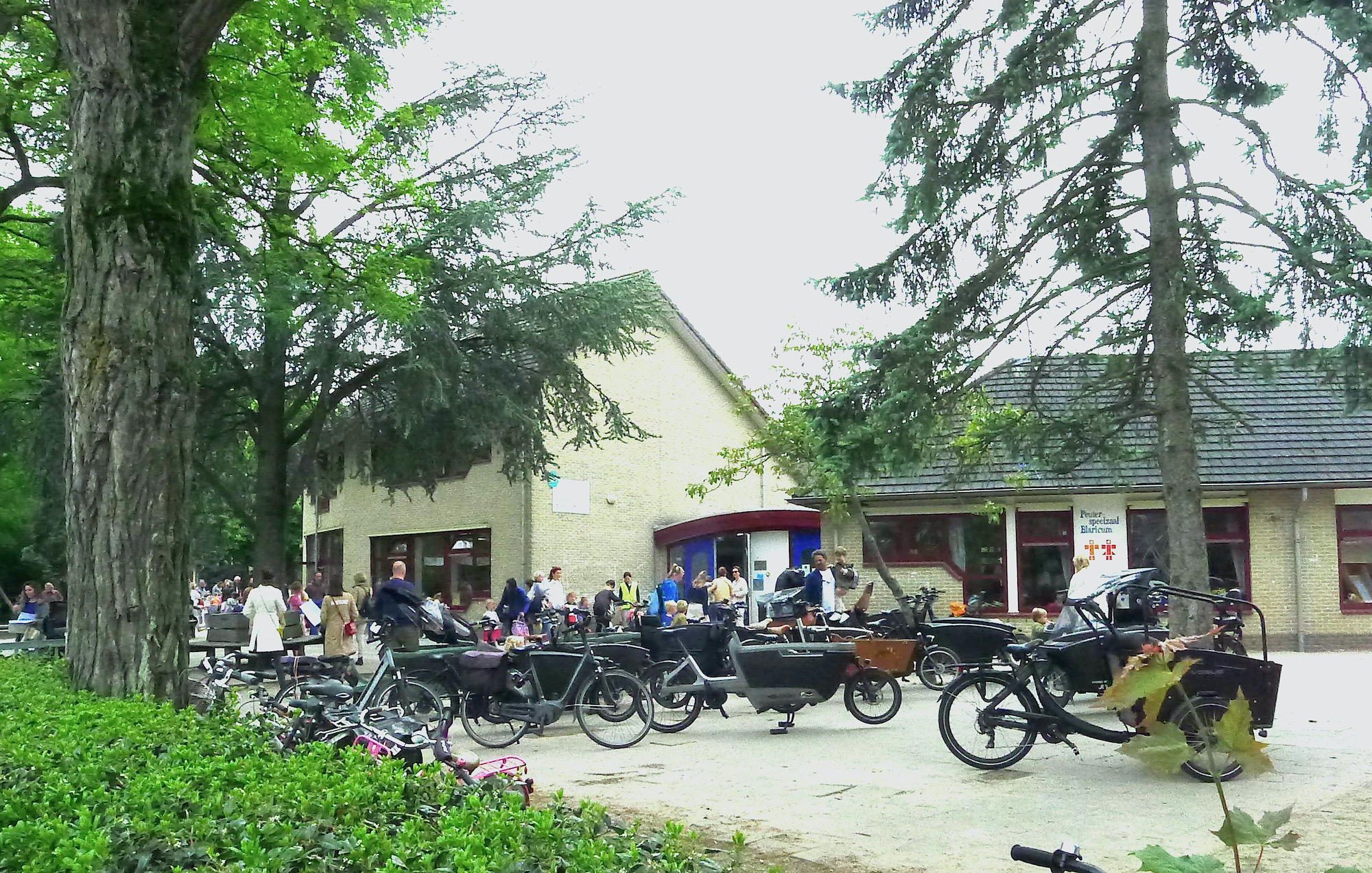 bakfietsen schoolplein - 1