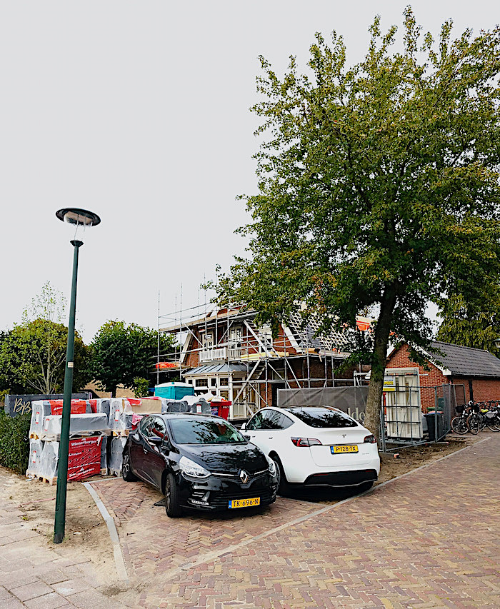 twee autos boom schoolstr - 1