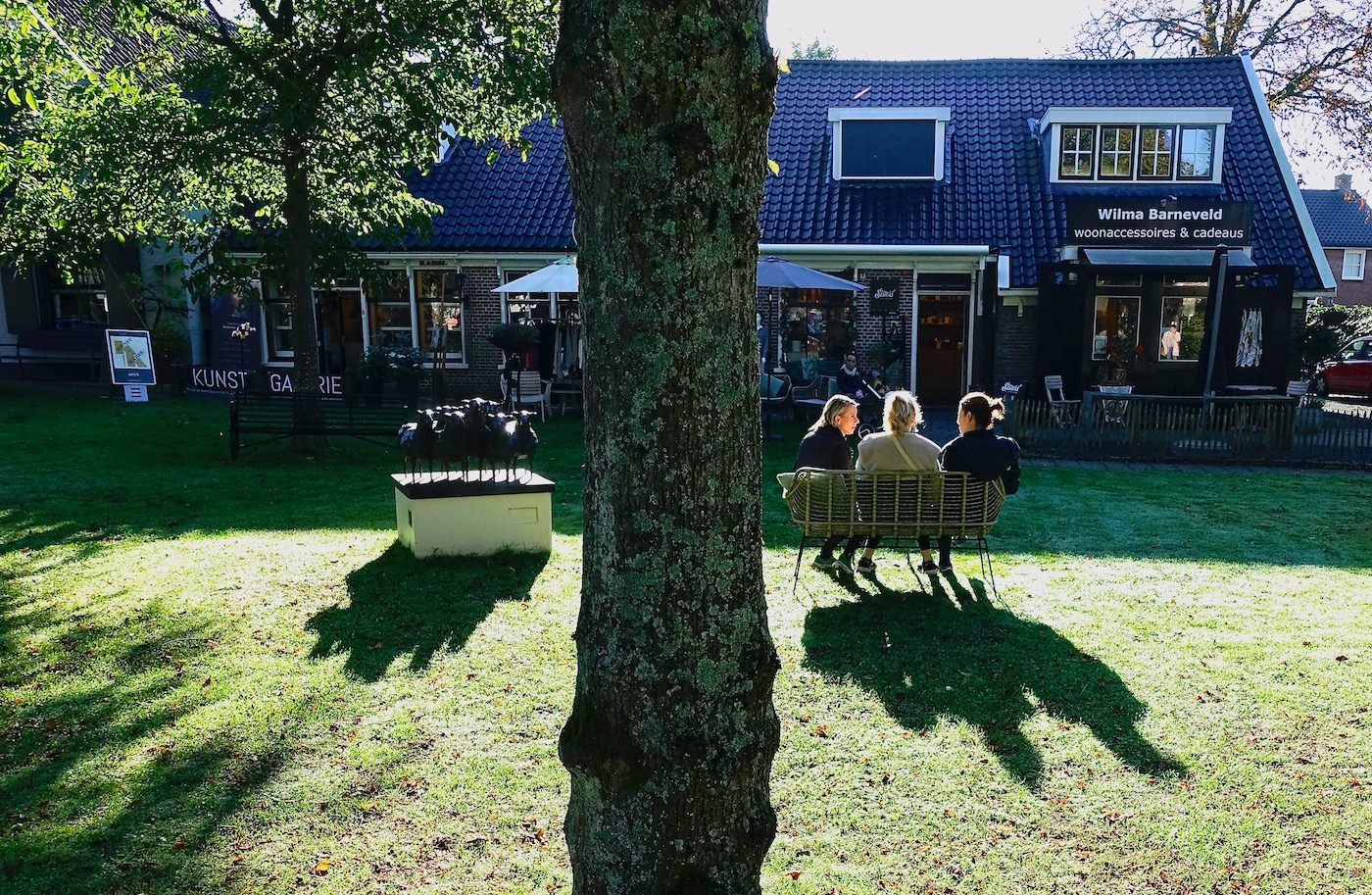 sisters backlite - 1